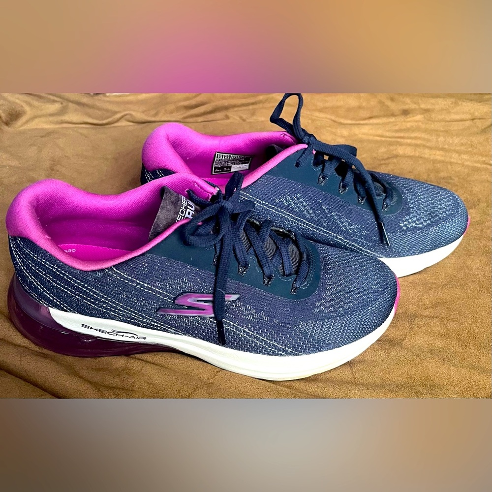 Very nice condition Blue Skechers 💖Skech - Air💖 7.5